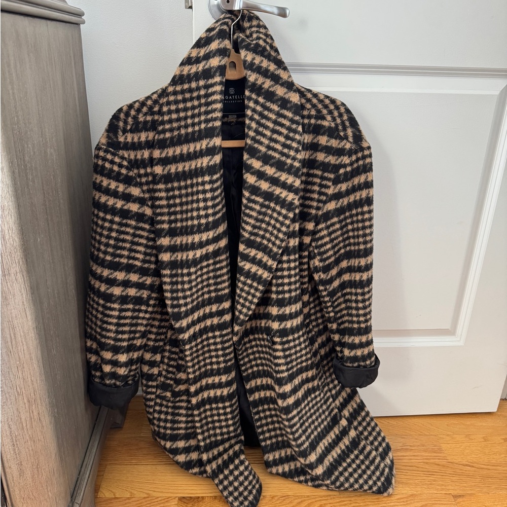 Stylish Black and Tan Women's Coat